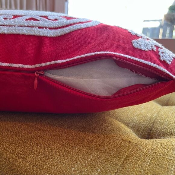 Embroidered Santa and Sleigh Throw Pillow Cover NEW - Picture 4 of 4